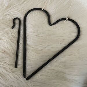 VINTAGE WROUGHT IRON HEART SHAPED DINNER BELL WITH STRIKER